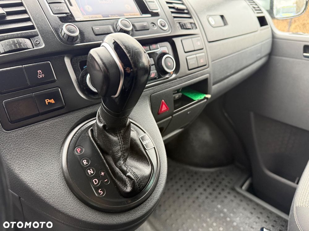 Volkswagen Caravelle - 17