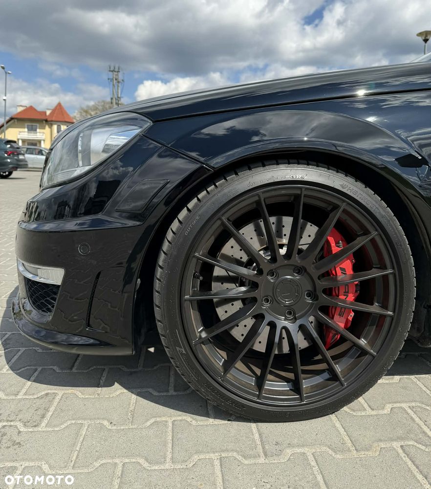 Mercedes-Benz Klasa C 63 AMG AMG SPEEDSHIFT MCT AMG Performance Package - 10