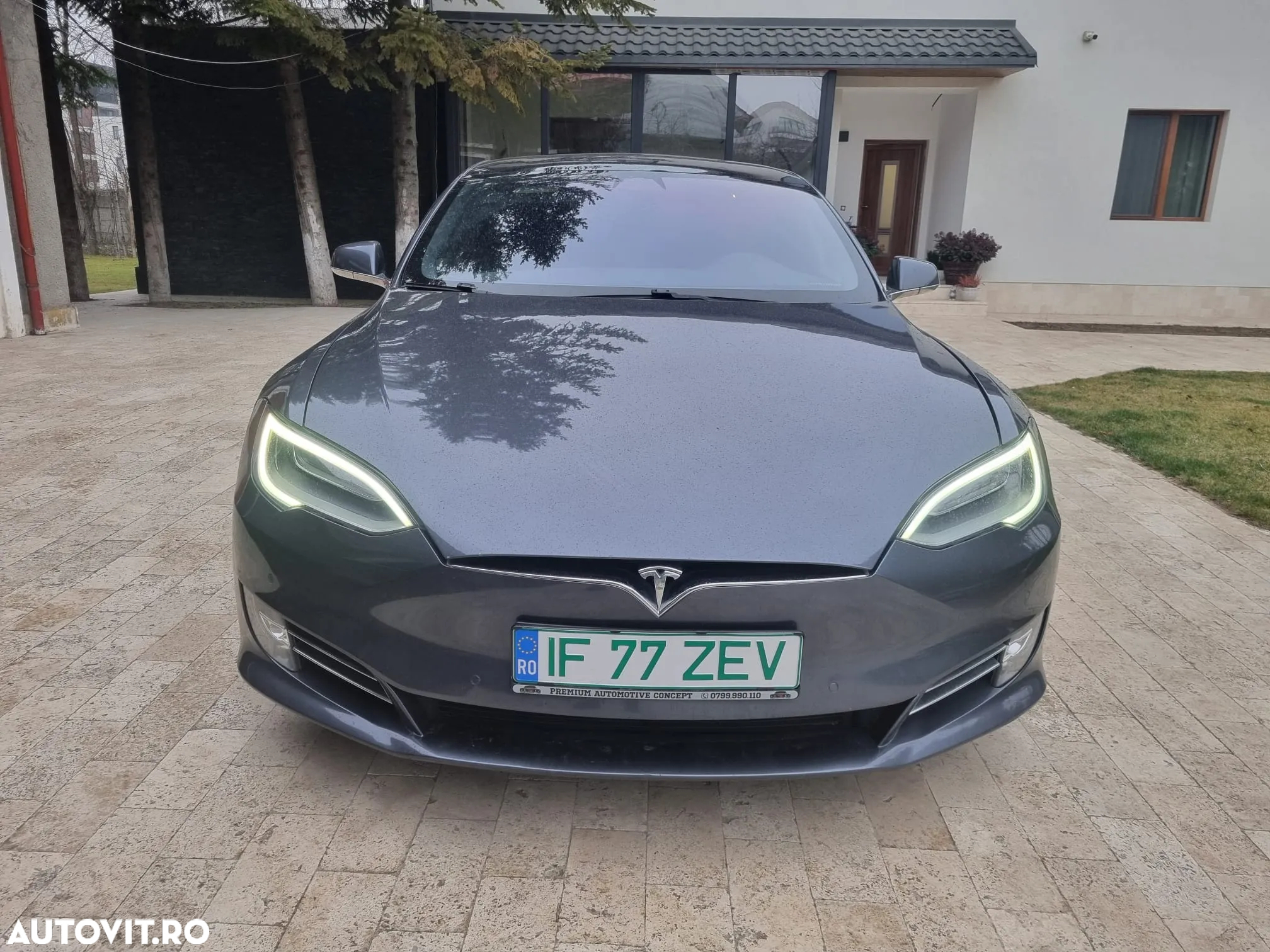 Tesla Model S - 2