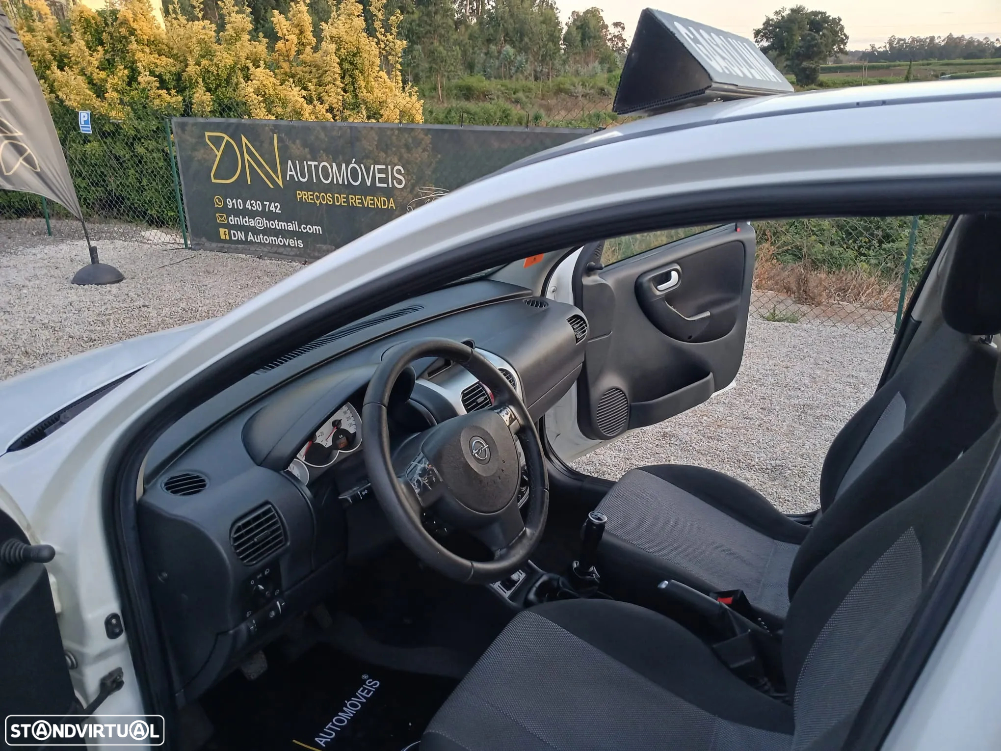 Opel Corsa 1.2 16V Cosmo - 4