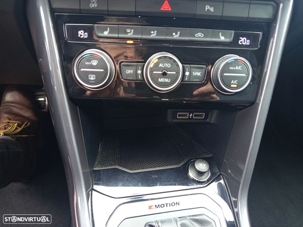 VW T-Roc 2.0 TSI OPF 4MOTION DSG R-Line - 26