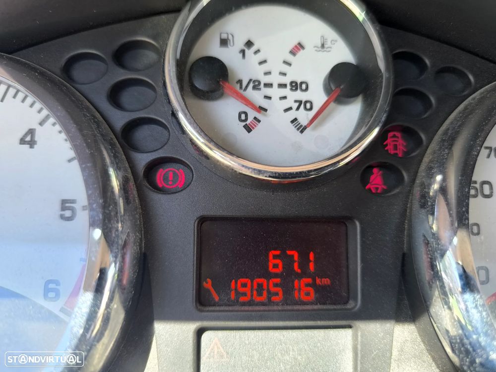Peugeot 207 CC 1.6 HDi FAP - 12