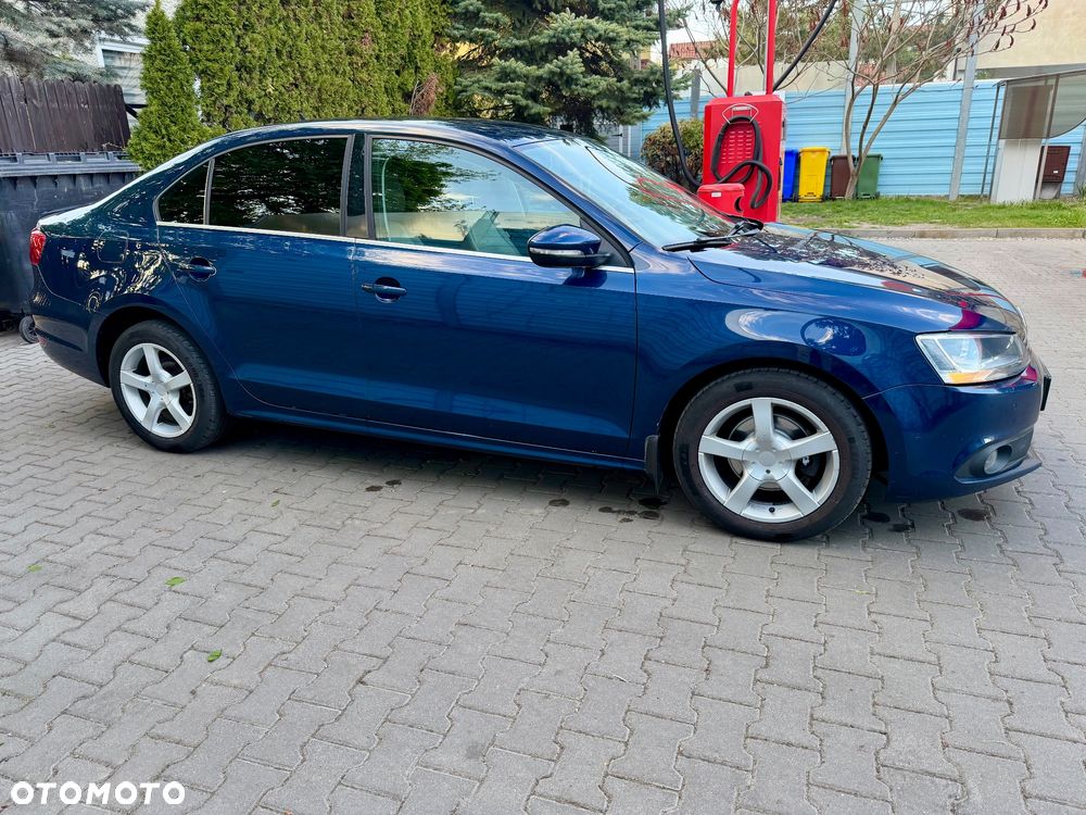 Volkswagen Jetta 1.6 TDI Highline DSG - 21