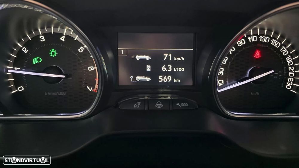 Peugeot 2008 PureTech 130 Stop&Start GT-Line Edition — fotografia 13