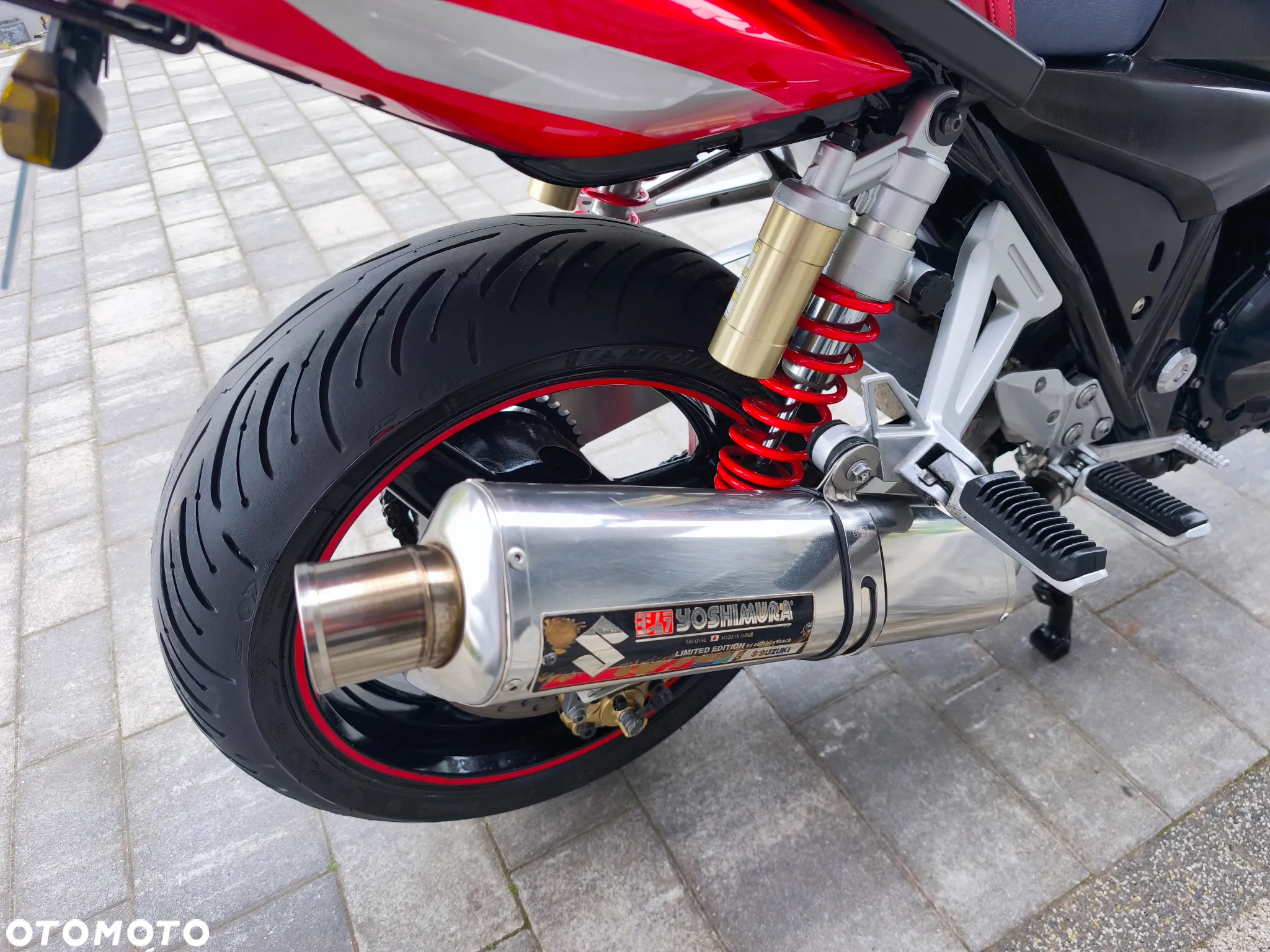 Suzuki GSX - 21