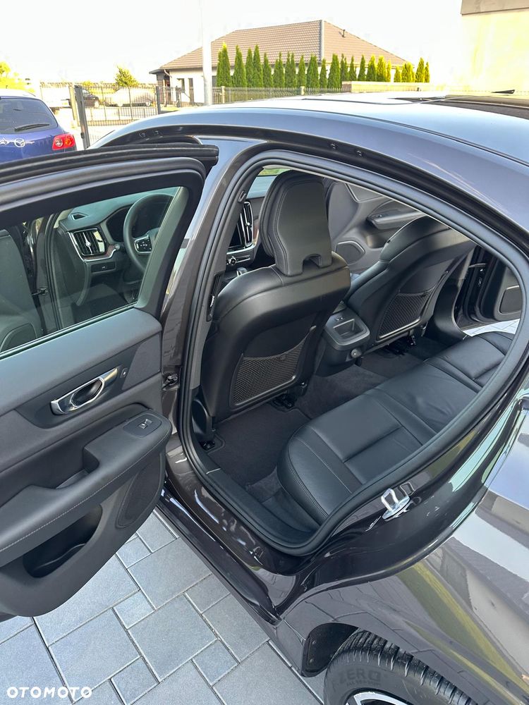 Volvo S60 B5 B Ultimate Dark - 10