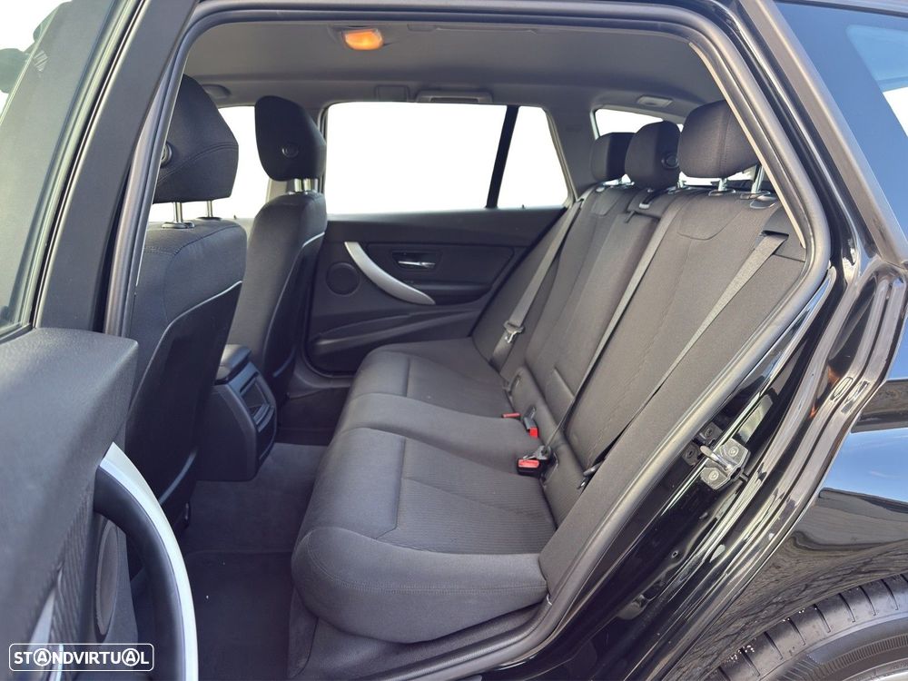 BMW 318 d Touring Auto - 12