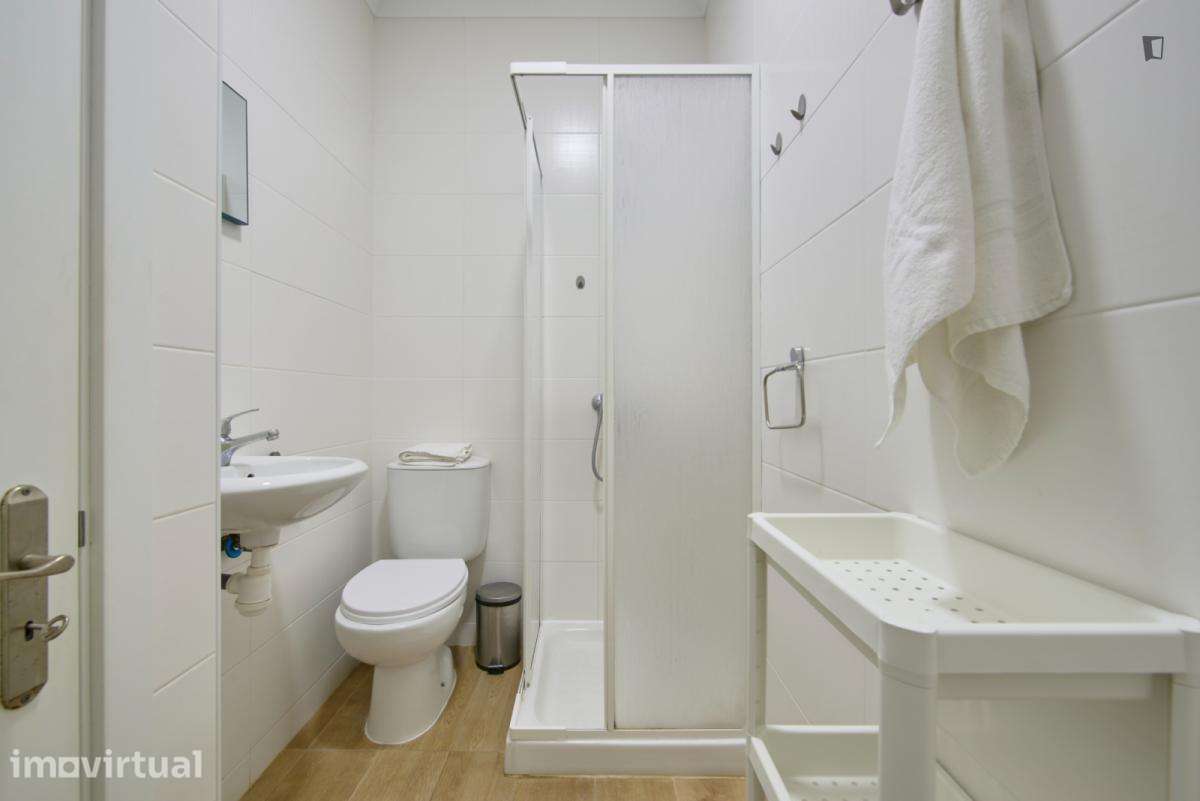 Quarto - localizado em Santos Lisbon - Grande imagem: 2/35