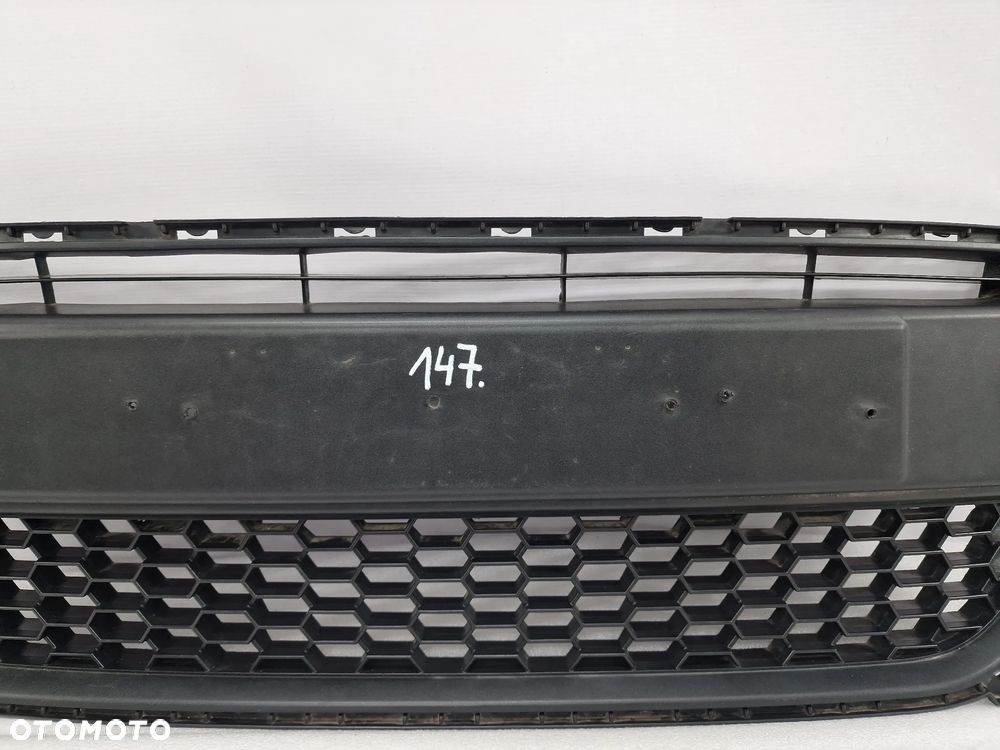 KIA PICANTO II 11- KRATKA ŚRODKOWA ZDERZAKA PRZEDNIEGO PRZÓD , NR 86569-1Y000 , NR AUKCJI KR147 - 4