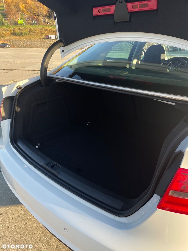 Audi A4 Limousine - 11