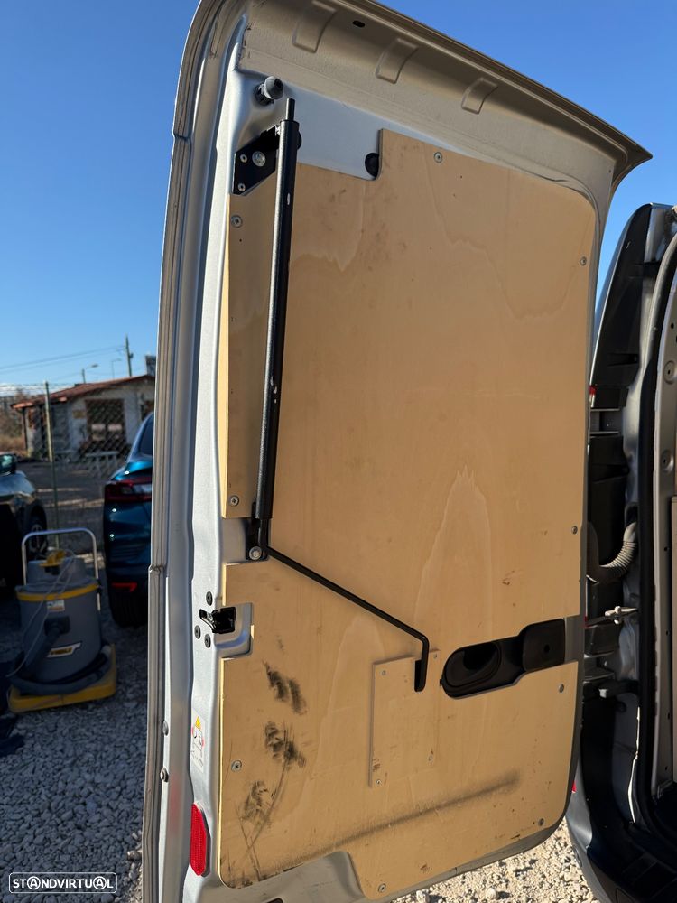 Renault Kangoo 1.5 dCl Blue 115 Maxi 4 Lugares - 15