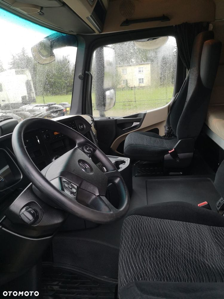 Mercedes-Benz Actros - 13