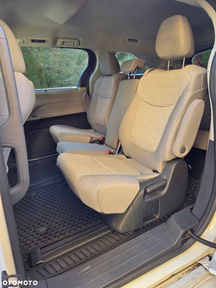 Toyota Sienna - 11