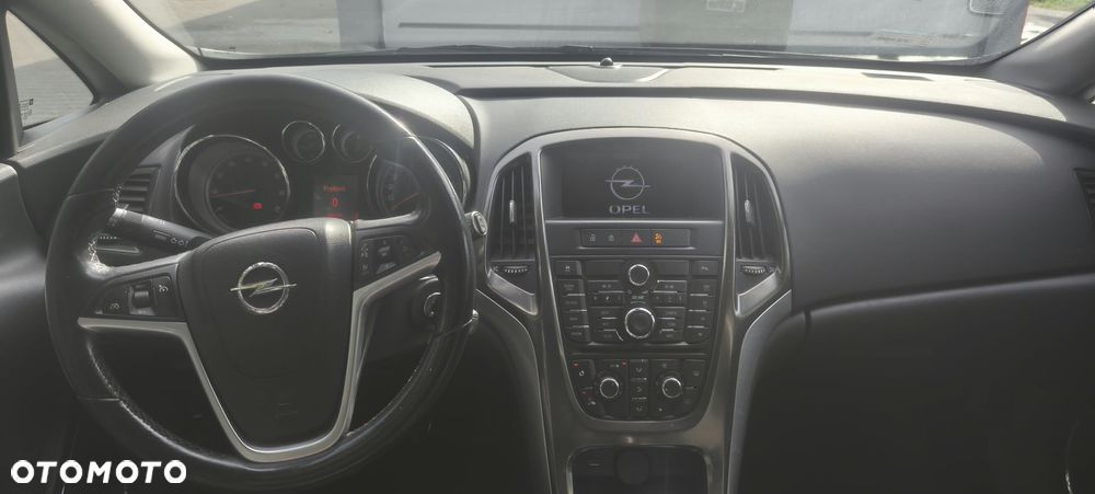 Opel Astra 2010 photo 5