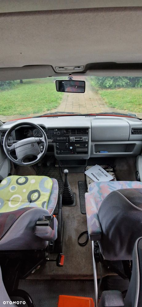 Volkswagen Multivan - 11