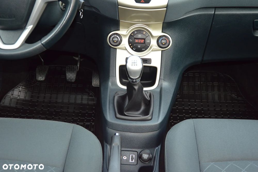 Ford Fiesta 1.6 Ghia EU5 - 22