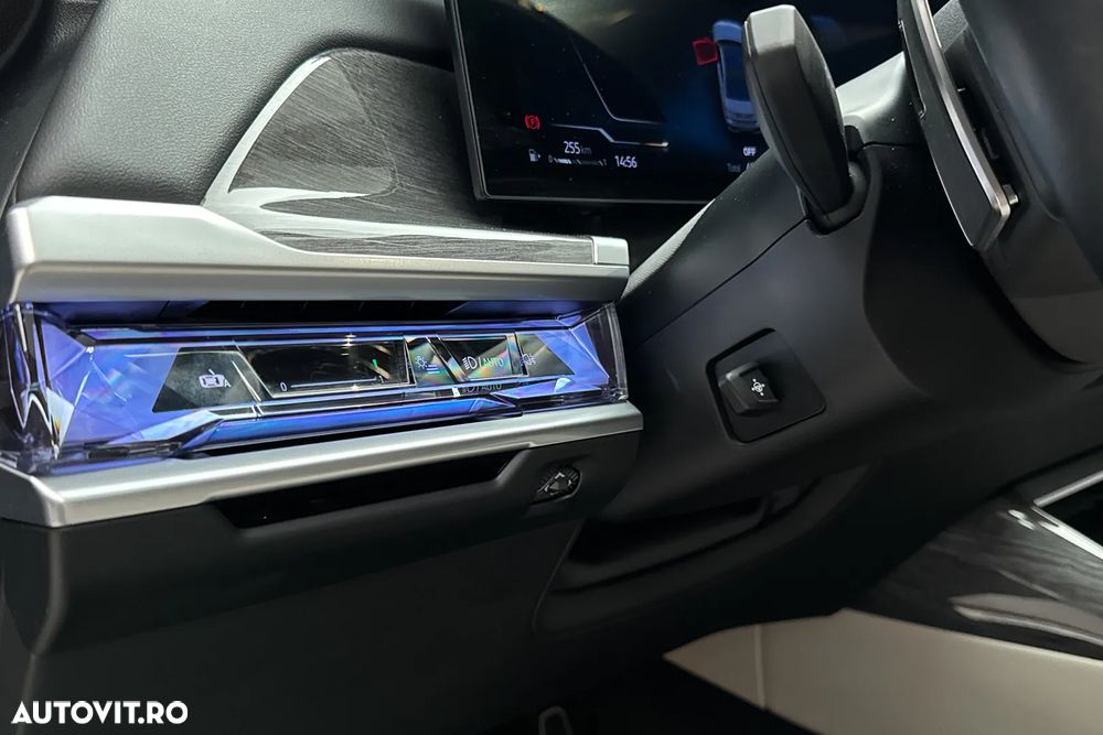 BMW Seria 7 740d xDrive MHEV - 25