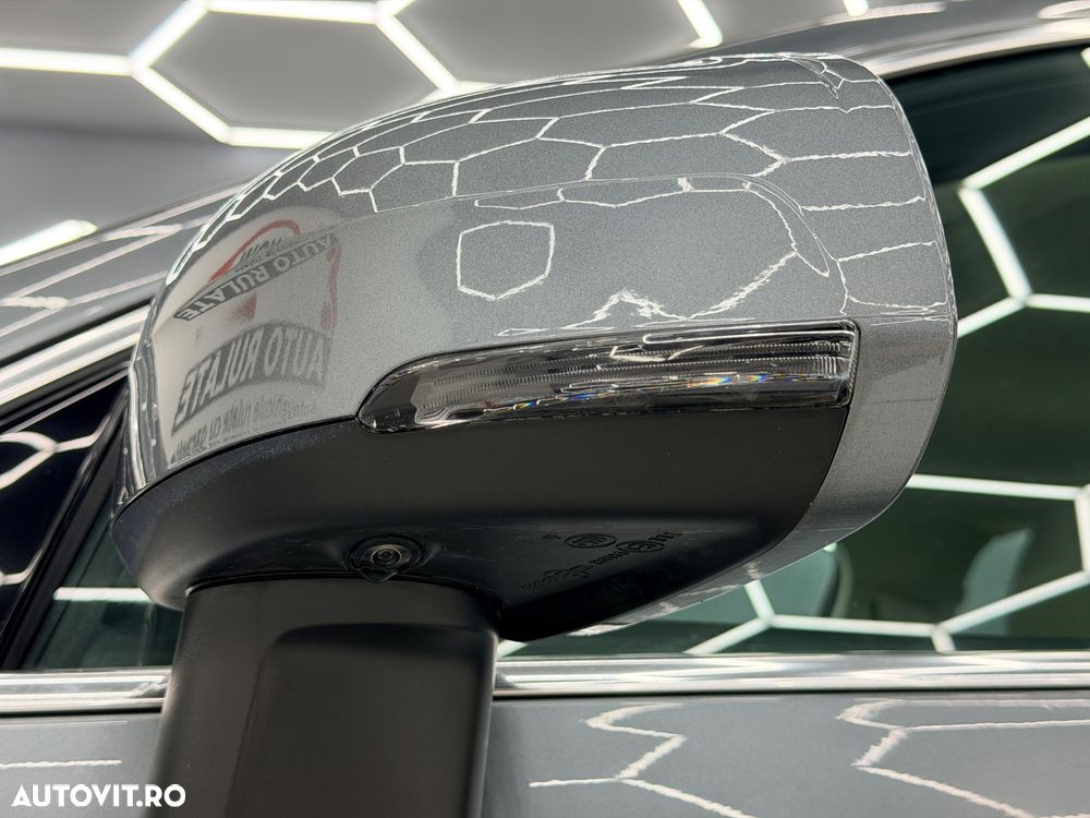 Volvo XC 60 B4 D AWD Geartronic Momentum Pro - 11