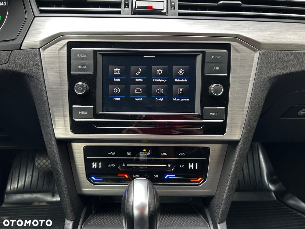 Volkswagen Passat - 15