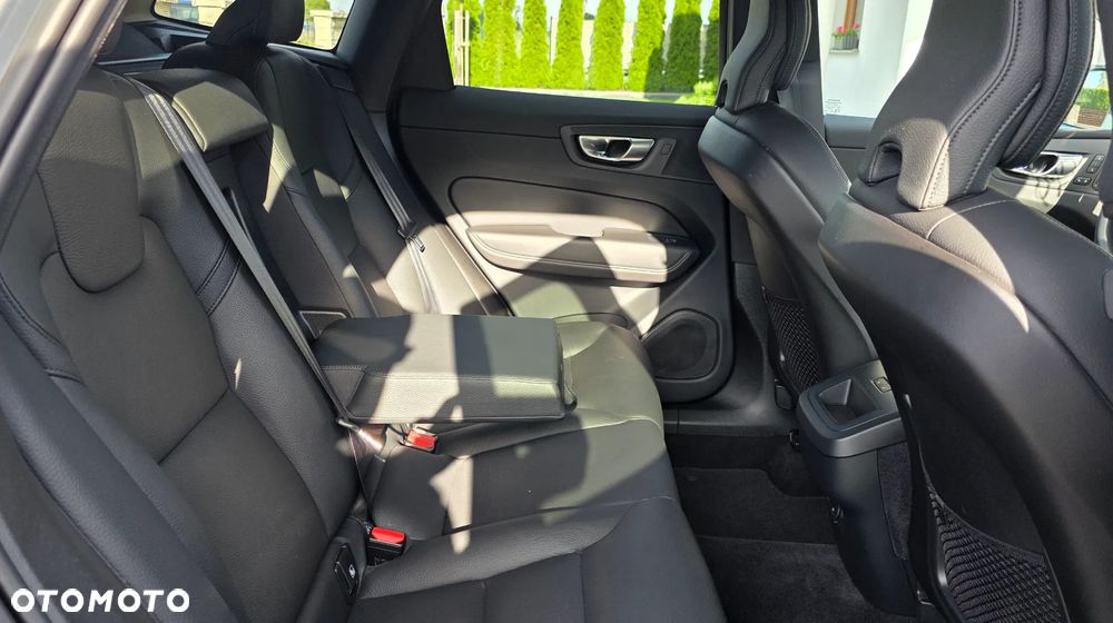 Volvo XC 60 B4 D AWD Ultimate Bright - 26