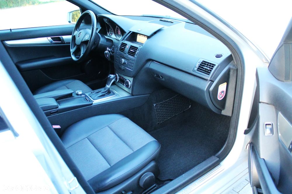 Mercedes-Benz Klasa C 180 T CGI Automatik BlueEFFICIENCY Avantgarde - 11