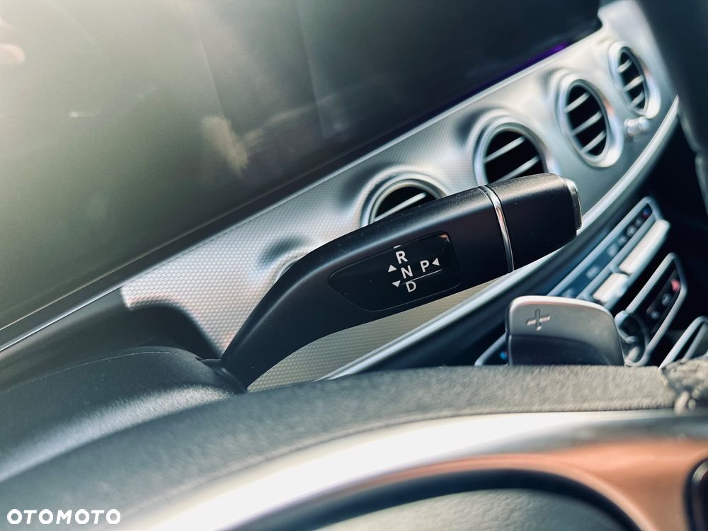 Mercedes-Benz Klasa E 220 d 9G-TRONIC - 17
