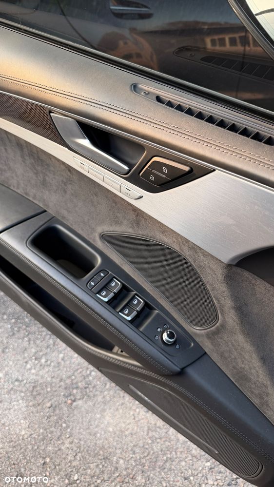 Audi S8 Plus - 22