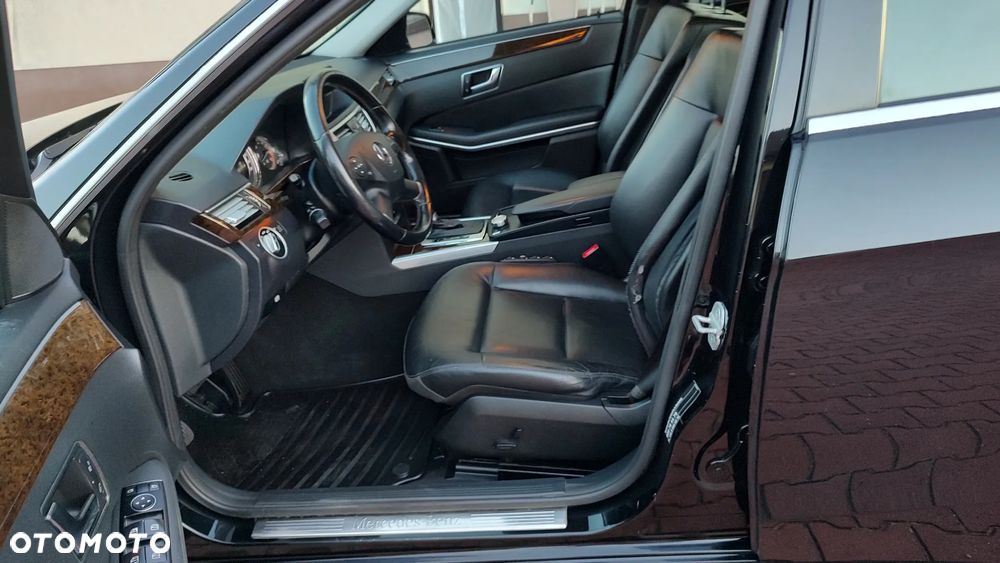 Mercedes-Benz Klasa E 200 NGT BlueEffICIENCY Elegance - 17