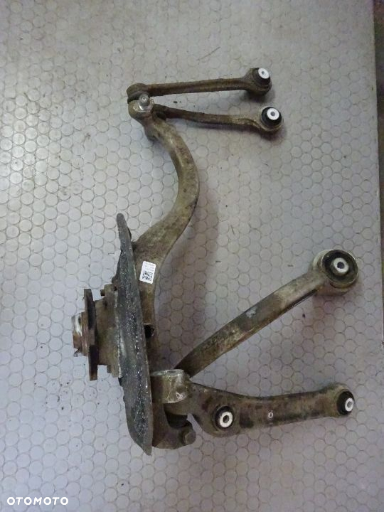 8W0407242F 8W0407560 zwrotnica prawa przod 3.0 TDI audi A4 B9 A5  czesci