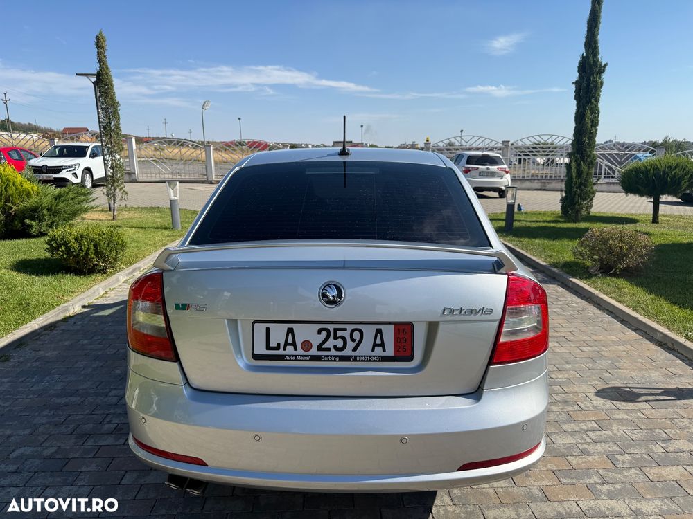 Skoda Octavia 2.0 TDI CR DPF RS - 8
