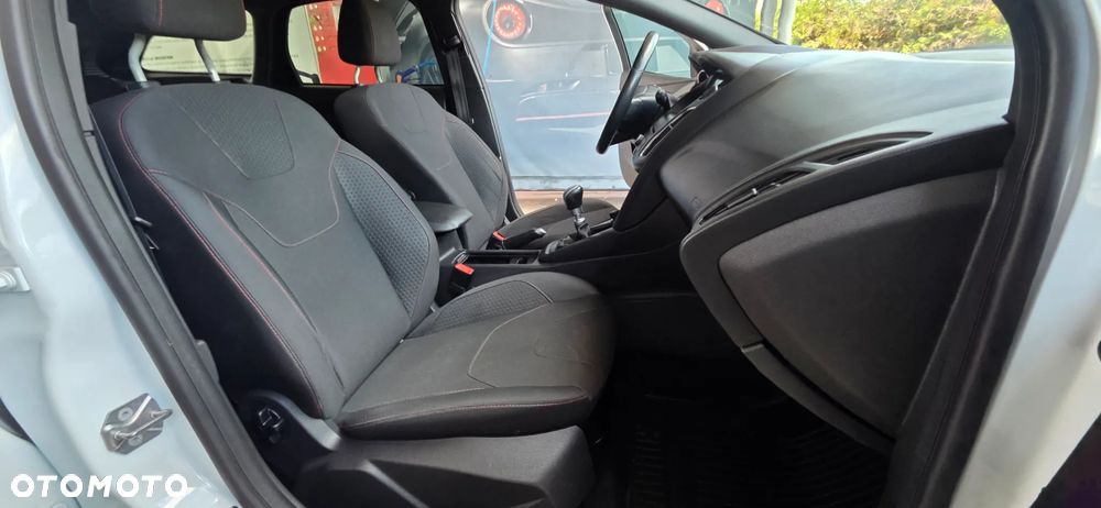 Ford Focus 1.5 EcoBoost STart-Stopp-System ST-LINE - 37