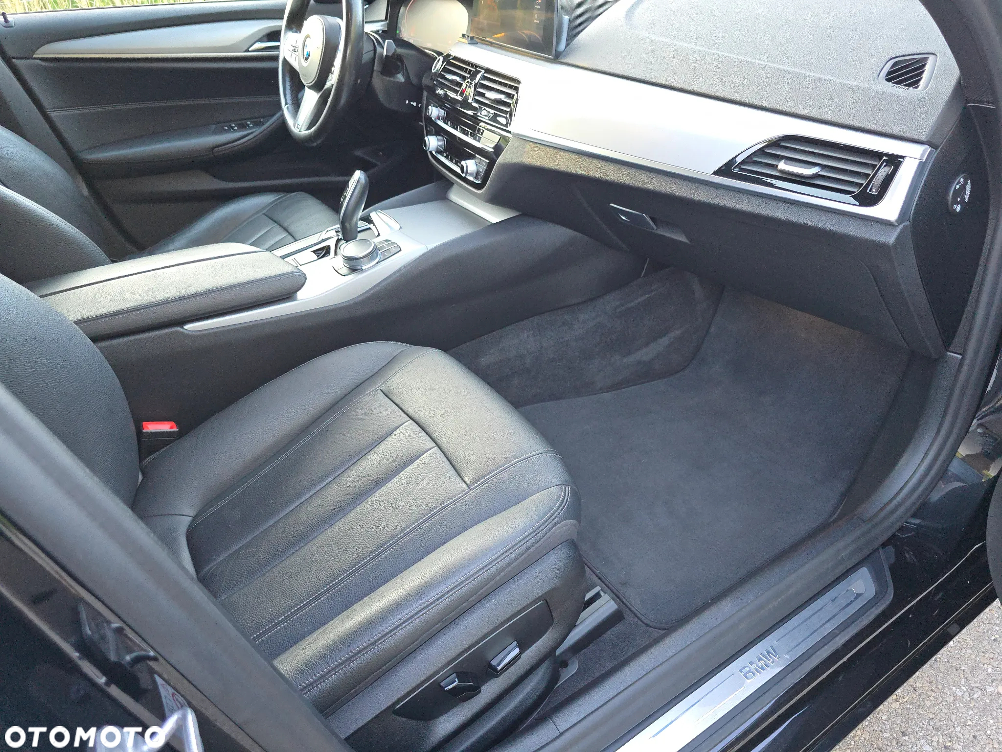 BMW Seria 5 520d Touring M Sport Edition - 12