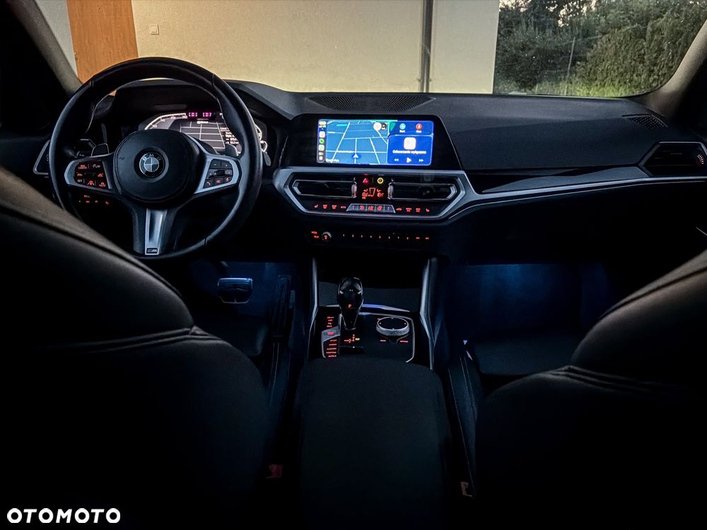BMW Seria 3 330e M Sport - 30