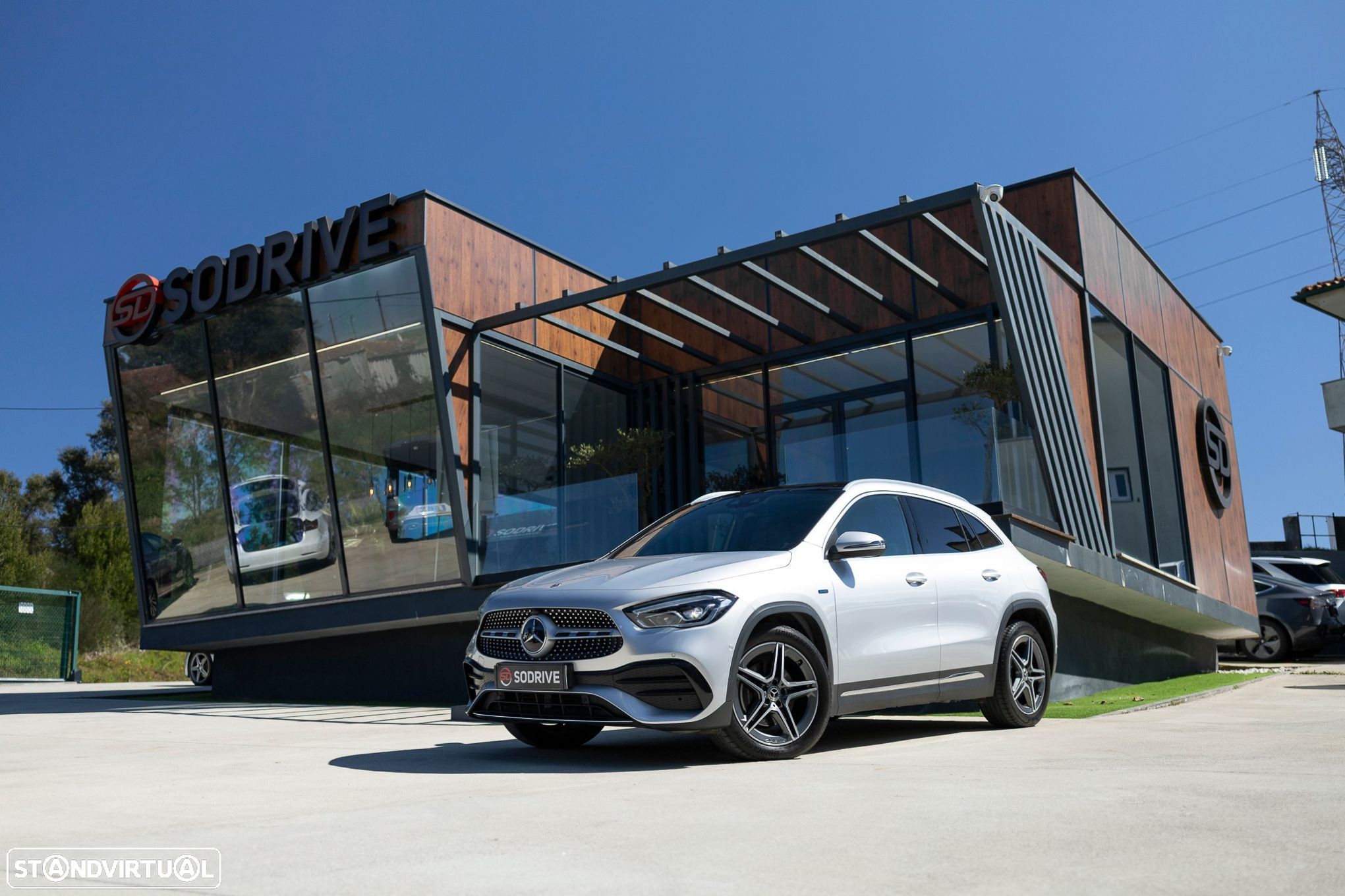 Mercedes-Benz GLA 250 e AMG Line - 1