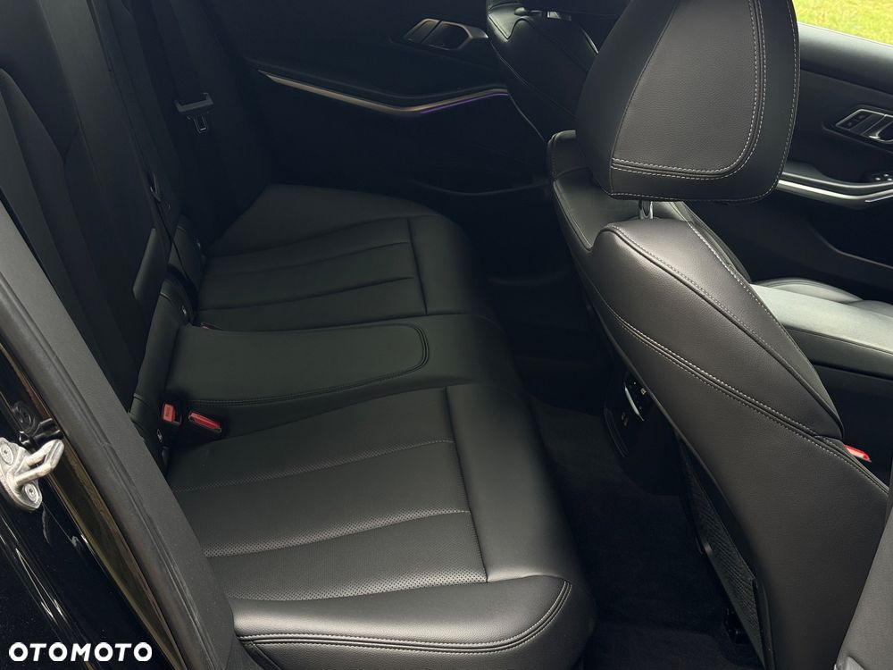 BMW Seria 3 320d Luxury Line Purity sport - 29