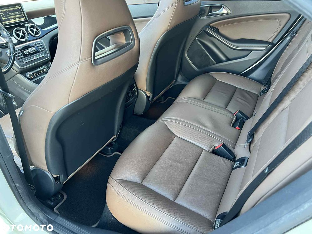 Mercedes-Benz CLA 200 CDI 7G-DCT AMG Line - 3