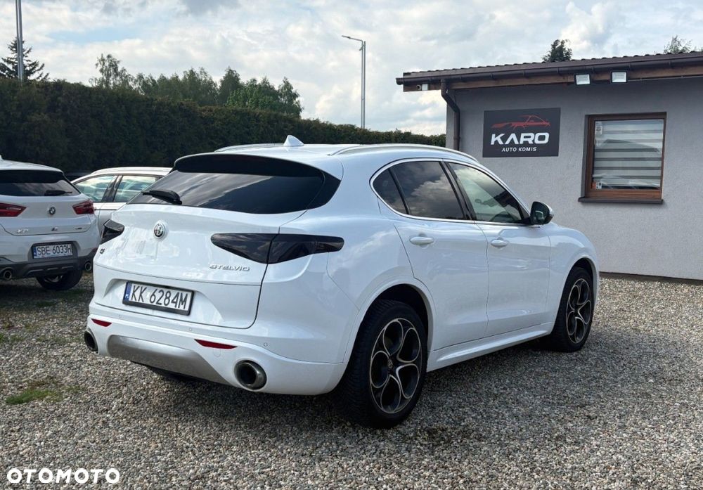 Alfa Romeo Stelvio - 8
