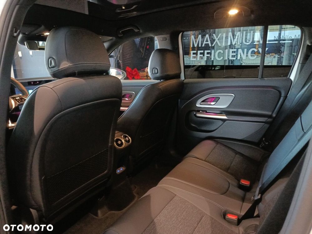 Mercedes-Benz GLB - 16