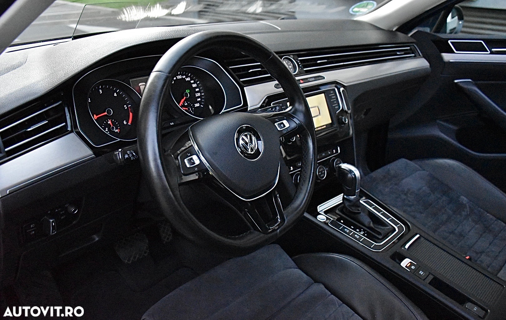 Volkswagen Passat Variant 2.0 TDI SCR DSG (BlueM. Tech) Highline - 17