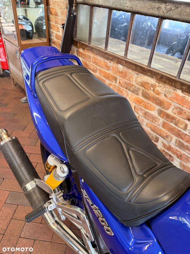 Yamaha XJR - 24