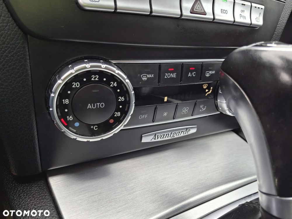Mercedes-Benz Klasa C 180 BlueEFFICIENCY 7G-TRONIC Avantgarde - 22
