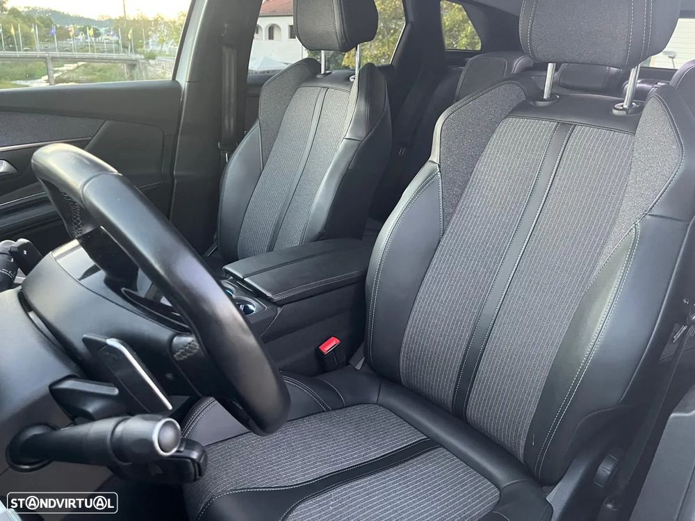 Peugeot 3008 1.5 BlueHDi Allure EAT8 - 36