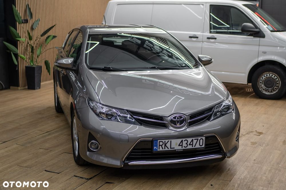 Toyota Auris 1.6 Premium + - 11