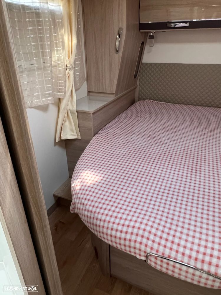 Rapido Serie 8F Cama Central - 34