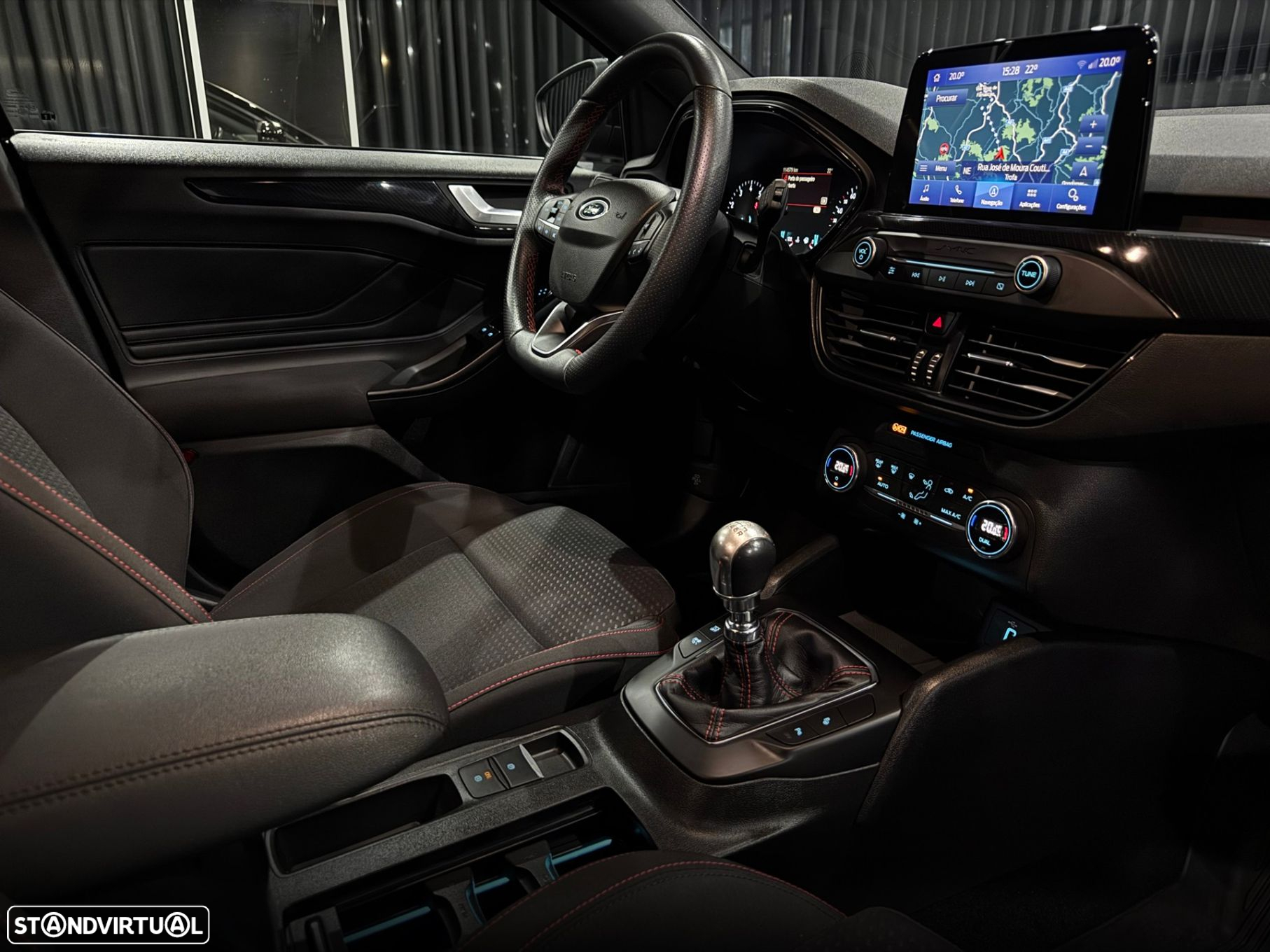 Ford Focus 1.0 EcoBoost ST-Line X - 28