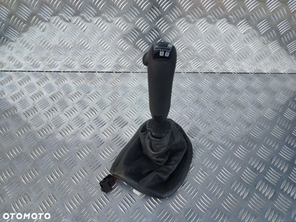 LEWAREK GAŁKA DRĄŻEK ZMIANY BIEGÓW SCANIA G - 1