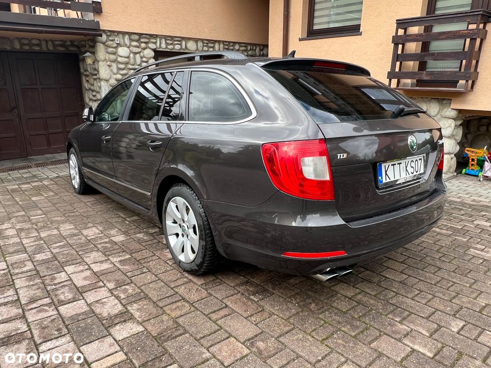 Skoda Superb 2.0 TDI Ambition DSG - 27