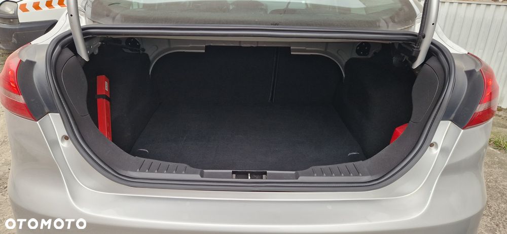 Ford Focus 1.6 Trend Sport - 12