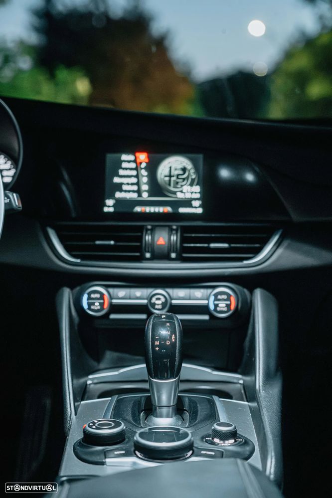 Alfa Romeo Giulia 2.2 D Super AT8 - 10