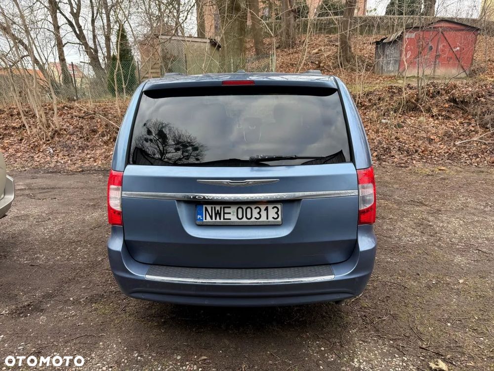 Chrysler Town & Country - 5
